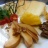 composizione di formaggi tipici, pere, noci, polenta, funghi trifolati e cialda di Trentingrana al miele