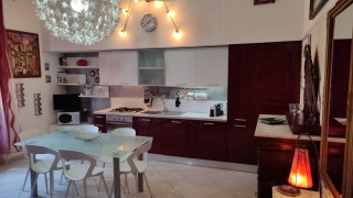 Pisacane Apartment: Port & Center