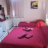 Stanza tripla fucsia con bagno interno 