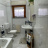 Bagno con vasca e doccia 