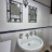Bagno con doccia e lavatrice 